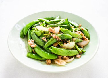 Tabakta kızarmış bezelye, Chaingmai Tayland.