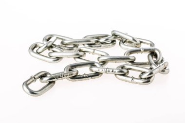 Beyaz arkaplanda yakın plan zinciri