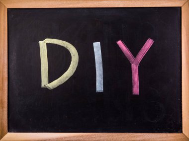 Tahtada DIY kelimesi