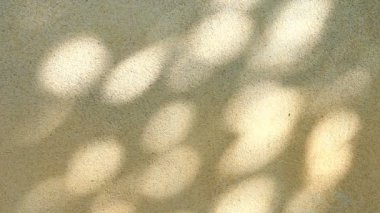 Duvarda gölgeler bırakır, Chiangmai Tayland açıklarında.