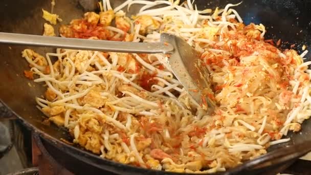 Τηγανητά Νουντλς Ταϊλάνδης Στυλ Pad Thai Ταϊλάνδης Διάσημο Φαγητό — Αρχείο Βίντεο