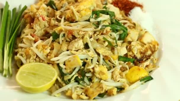 Revuelva Fideos Fritos Estilo Tailandés Pad Thai Comida Tailandesa Famosa — Vídeos de Stock