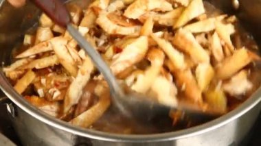 Demirhindi ezmesinden yapılmış ekşi çorba, Tayland yemeği.