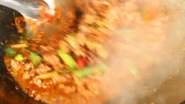 Muž Vaření Zeleniny Smíšené Kari Nebo Kang Care Thajské Slavné — Stock video