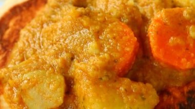 Hint yemeği ve roti ile Kari köri.