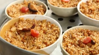 Sebzeli Asya yemeği manzarası.