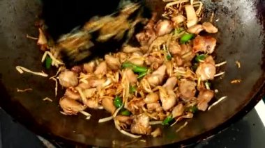 Sebzeli Asya yemeği manzarası.