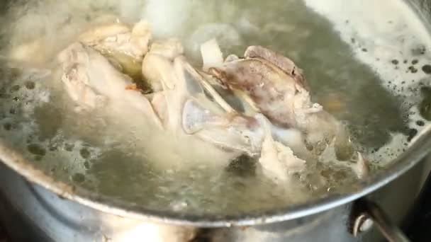 Кипящая Куриная Рама Кастрюле Сделать Суп Двери Chiangmai Таиланд — стоковое видео