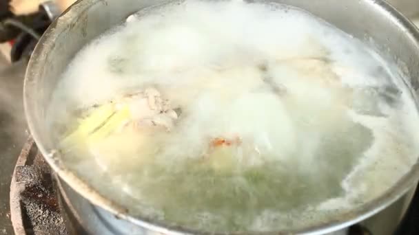 Moldura Frango Fervente Panela Para Fazer Sopa Porta Chiangmai Tailândia — Vídeo de Stock