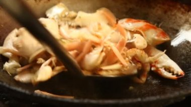 Tavada kızarmış yengeç, Tayland yemeği..