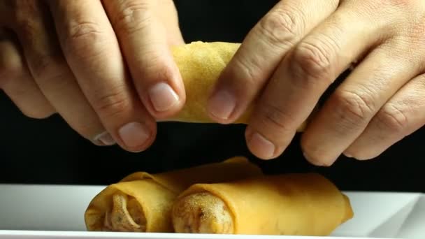 春卷盘中 泰国菜甜食 — 图库视频影像