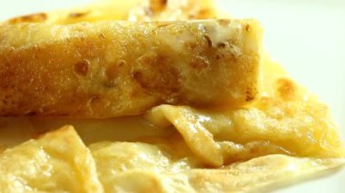 Un ve sokak yemeğinden yapılmış roti ya da Hint yemeklerini kapatın.