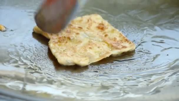 Hombre Haciendo Roti Comida India Hecha Harina Comida Callejera — Vídeos de Stock