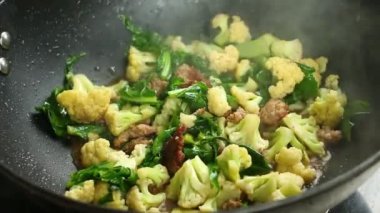 Lezzetli Asya yemeklerinin yakın görüntüsü