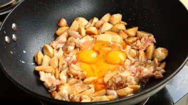 Tavada yumurta, yakın plan.