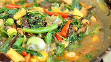 Lezzetli Asya yemeklerinin yakın görüntüsü