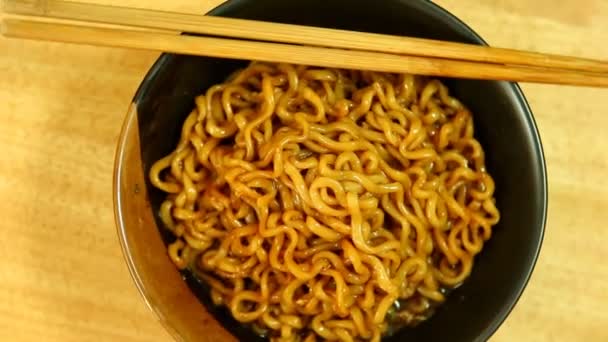 Στιγμιαία Noodles Kimchi Κορεάτικο Φαγητό — Αρχείο Βίντεο