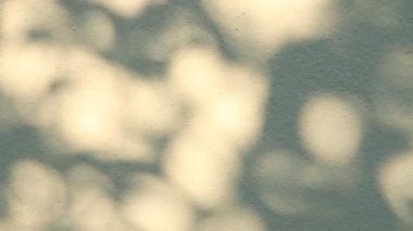 Duvarda gölgeler bırakır, Chiangmai Tayland açıklarında.