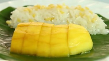 Mango ve yapışkan pirinç, Tayland yemeği.