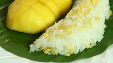 Mango ve yapışkan pirinç, Tayland yemeği.