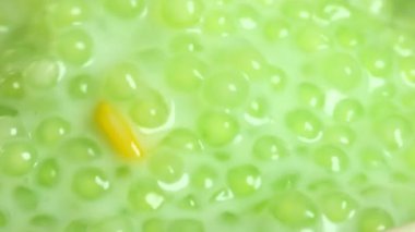 Hindistan cevizi sütlü sago, Tayland usulü ünlü tatlı..