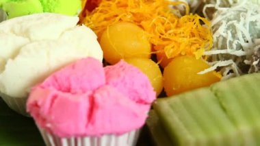 Yumuşak pirinç unu keki ya da Kanom Toy Fu, Tayland tatlısı.