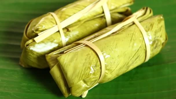 Lijm Rijst Gestoomd Bananenblad Khao Tum Mad Thaise Oude Dessert — Stockvideo