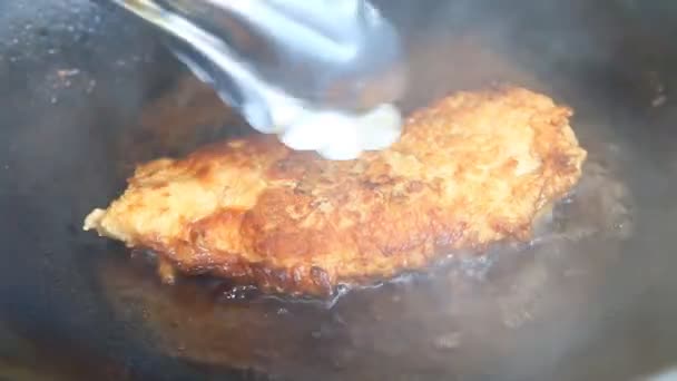 Frying Chicken Breast Pan Door Chiangmai Thailand — Stock Video