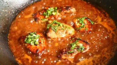 Tavada tavuk göğsü, Chiangmai Tayland 'da.