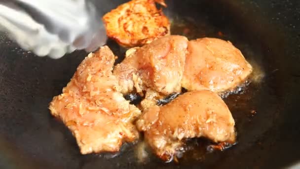 Frying Chicken Breast Pan Door Chiangmai Thailand — Stock Video