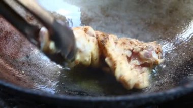 Tavada tavuk budu, Chiangmai Tayland 'da.