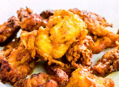 Kapıda, Chiangmai Tayland usulü kızarmış tavuk.