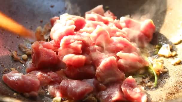 Kochen von gehacktem Schweinefleisch mit Sojasauce oder Ba-Teng, in Tür Chiangmai Thailand
