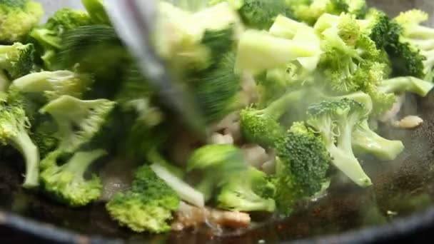 Steka Broccoli Med Fläsk Pan Utomhus Chiangmai Thailand — Stockvideo