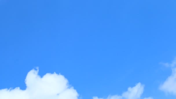 Céu Azul Com Nuvens Brancas — Vídeo de Stock