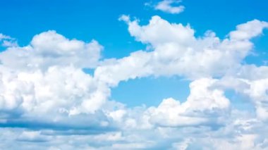 Gökyüzünde hareket eden bulutlar, Chiangmai Tayland.