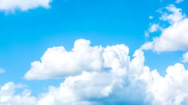 Gökyüzünde hareket eden bulutlar, Chiangmai Tayland.