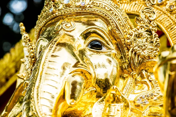 Wat Pak Muang 'daki Ganesha heykeli, Chiangmai Thailad.