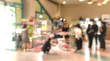 İnsanların ticaret fuarındaki faaliyetleri bulanıklaştı