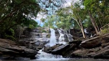 Tad Mok şelalesinin zamanı, Chiangmai Tayland.
