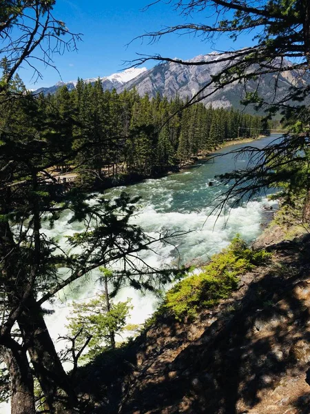 Cascate Del Fiume Bow Dalla Riva Orientale — Foto Stock