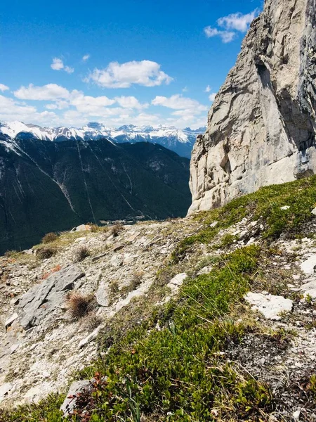 Monte Rundle Espinha Espetacular Paisagem Intocada — Fotografia de Stock