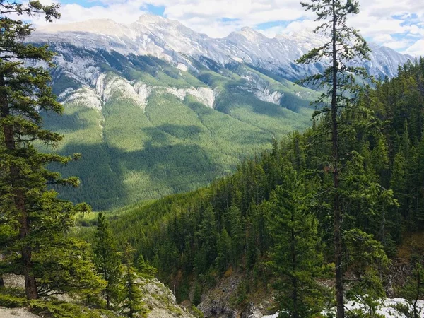 Impresionantes Vistas Del Parque Nacional Banff Desde Cresta Montaña Azufre — Foto de Stock