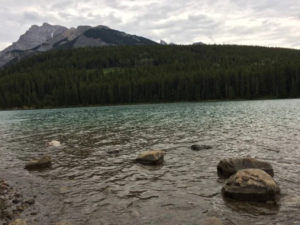 Lago Minnewanka Loop Norte Banff — Fotografia de Stock