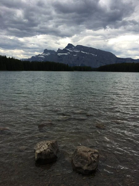 Lago Minnewanka Loop Norte Banff — Fotografia de Stock