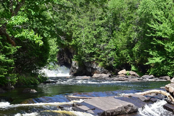 Cachoeira Parque Regional Calvaire Quebec — Fotografia de Stock