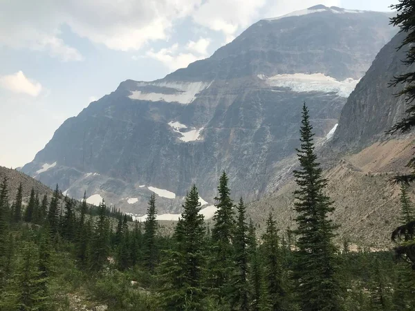 North Shore Mount Edith Cavell — Stock Photo, Image