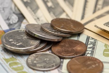 Çeşitli banknotlar, Amerikan sentleri (yeşil banknot, ABD parası, ödeme)