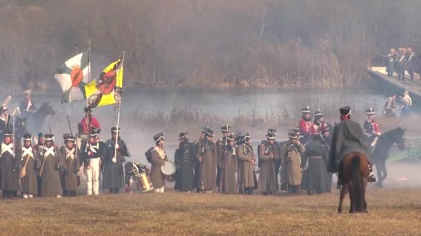 Rekonstrukcja Bitwy Pod 1812 Pobliżu Rzeki Berezina Żołnierze Ustawiają Się — Wideo stockowe