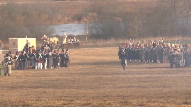 Rekonstrukcja Bitwy Pod 1812 Pobliżu Rzeki Berezina Żołnierze Ustawiają Się — Wideo stockowe